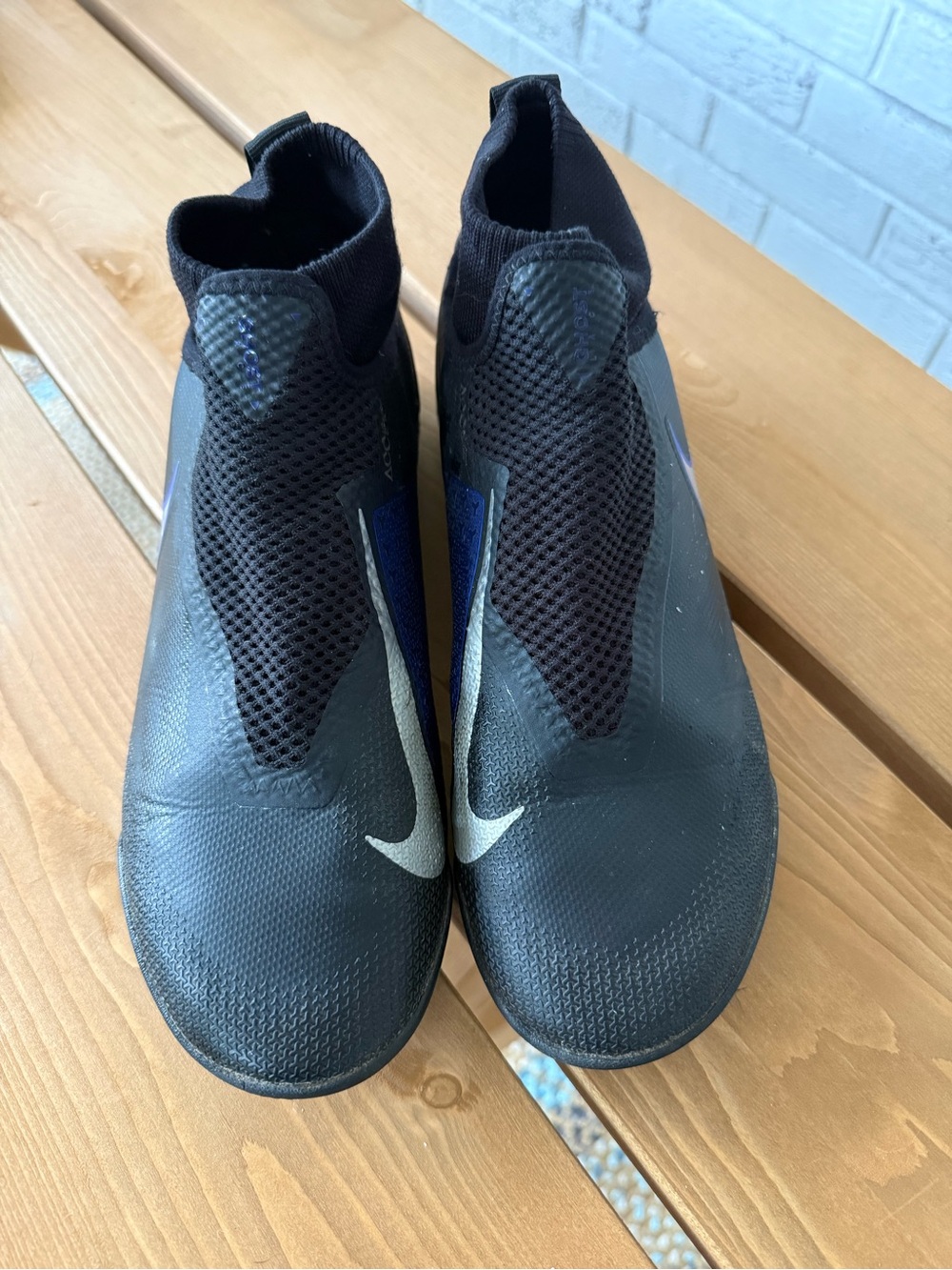 Nike Black Blue Laces (underneath) Training Indoor Soccer Shoes Size 8